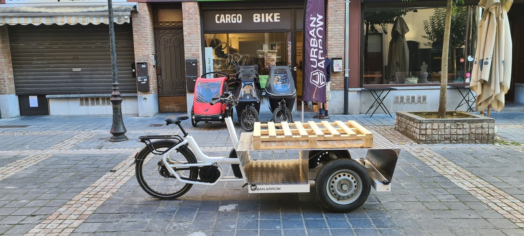 cargo bike with platform